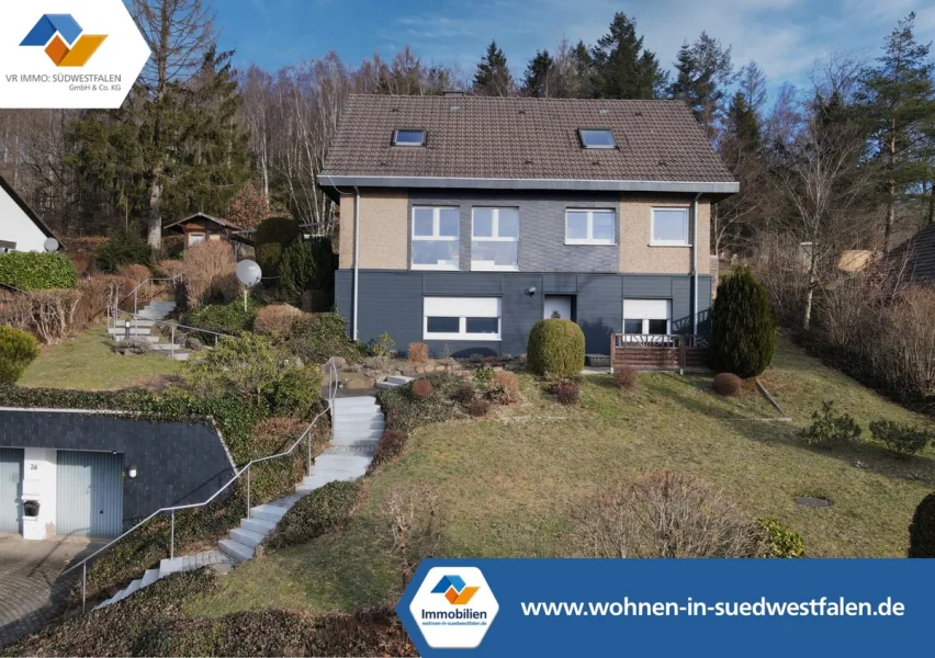  - Haus kaufen in Burbach - 3-Parteienhaus / Einfamilienhaus mit ELW in Burbach mit toller, unverbaubarer Aussicht!