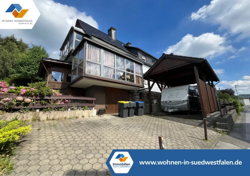 Titelbild - Haus kaufen in Altena - VR IMMO: Gepflegtes Einfamilienhaus mit großem Carport in ruhiger Lage von Altena-Evingsen.