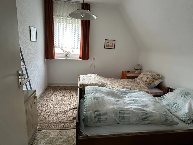 Schlafzimmer 1 DG