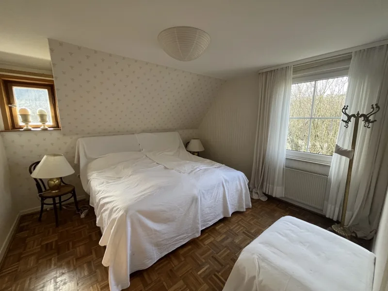 Schlafzimmer 1