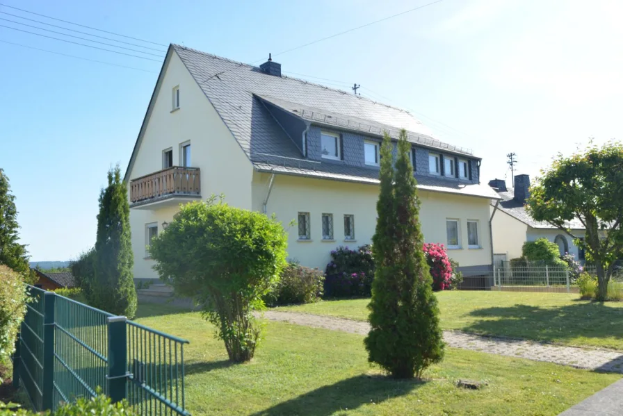 Außenansicht vordere Seite - Haus kaufen in Boppard -  Freistehendes 2-Familienhaus in Boppard (Buchholz)