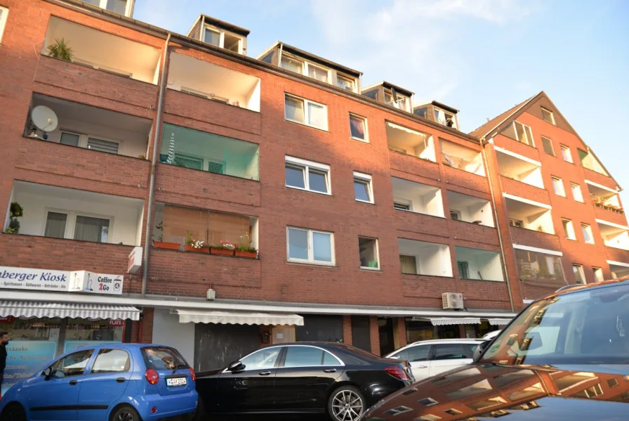 Ausenansicht  - Wohnung kaufen in Köln - Zwei Zimmer DG Wohnung in Vingst