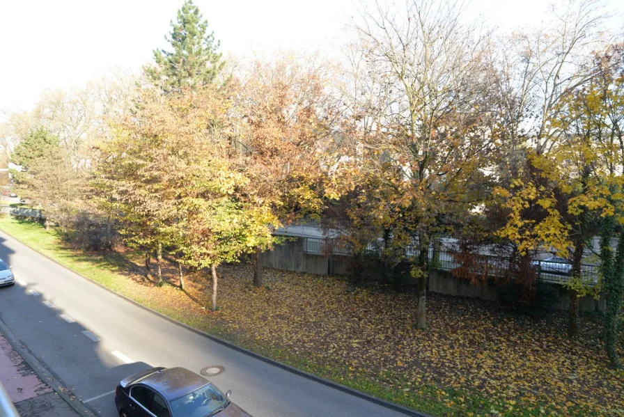 Straßenseite Balkon Aussicht.