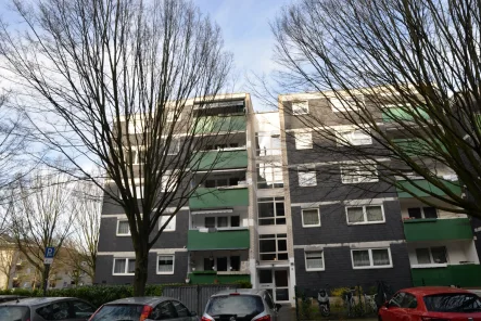 Ausenansicht  vordere seite  - Wohnung kaufen in Köln - 3 Zimmer Wohnung in  Chorweiler