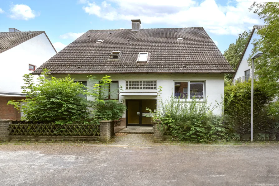 Hausansicht - Haus kaufen in Hannover / Wettbergen - MEHRFAMILIENHAUS IN HANNOVER - WETTBERGEN