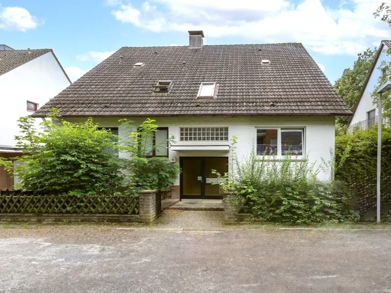 Hausansicht - Haus kaufen in Hannover / Wettbergen - MEHRFAMILIENHAUS IN HANNOVER - WETTBERGEN