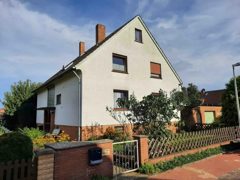 Hausansicht - Haus kaufen in Hannover / Sahlkamp - EIN- BIS ZWEIFAMILIENHAUS IN HANNOVER-SAHLKAMP