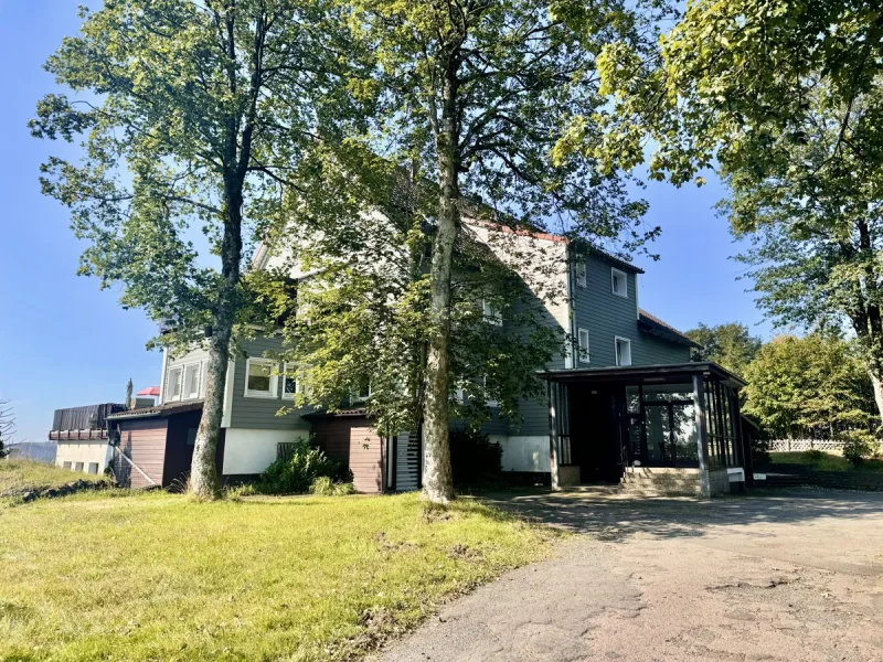 Hausansicht - Wohnung kaufen in Sankt Andreasberg - WOHN-/FERIENWOHNUNG IN ST. ANDREASBERG