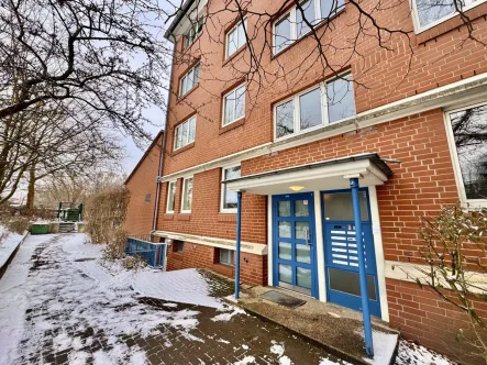 Hauseingang - Wohnung kaufen in Laatzen - ZWEI-ZIMMER-WOHNUNG MIT BALKON UND GARAGE IN LAATZEN