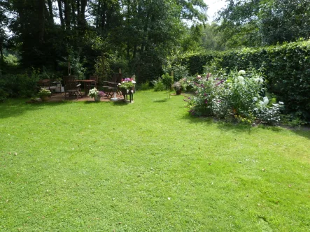 Garten - Wohnung mieten in Hanstedt - Helle Dachgeschosswohnung mit großem Gartenteil in direkter Nähe zum Naturschutzgebiet