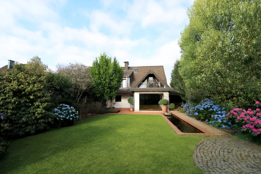 Garten  - Haus kaufen in Langenfeld - Elegantes Anwesen mit traumhaftem Garten und idyllischem Teich