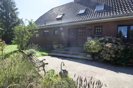 Außenansicht  - Haus kaufen in Wittmund - PROVISIONSFREI: Solides Wohnhaus für Ihre große Familie auf großem Grundstück in idyllischer Lage