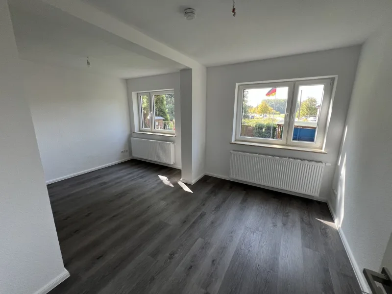 Raum 2 - Wohnung mieten in Wilhelmshaven - Erdgeschoss, 4 ZKB, 100 m2 WF/NF, Erdgeschoss, Walk-In-Dusche, Keller, Dachboden, Gartenanteil, uvm.