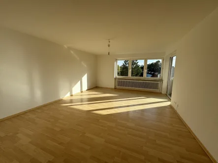 Wohnen - Wohnung kaufen in Wilhelmshaven / Fedderwardergroden - PROVISIONSFREI: schöne 3 ZKB, ca. 100m2 NF/WF, Keller, Stellplatz, Weitblick, zentrale Lage, uvm.