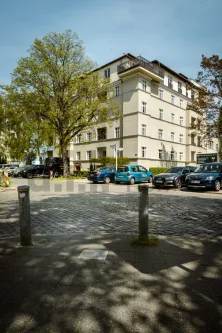 Straße - Wohnung kaufen in Berlin - Wunderschöne, vermietete Altbauwohnung in der Flotowstraße als Kapitalanlage