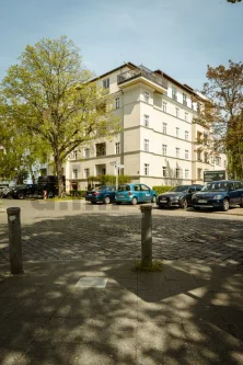 Straße - Wohnung kaufen in Berlin - Charmante 4 Zimmerwohnung mit historischem Ambiente & langfristiger Vermietung