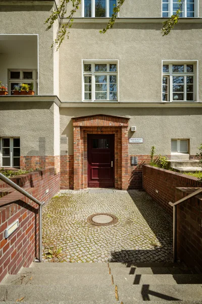 Eingangsbereich - Wohnung kaufen in Berlin - Historischer Charme: 3 Zimmerwohnung in beliebter Berliner Lage als Kapitalanlage