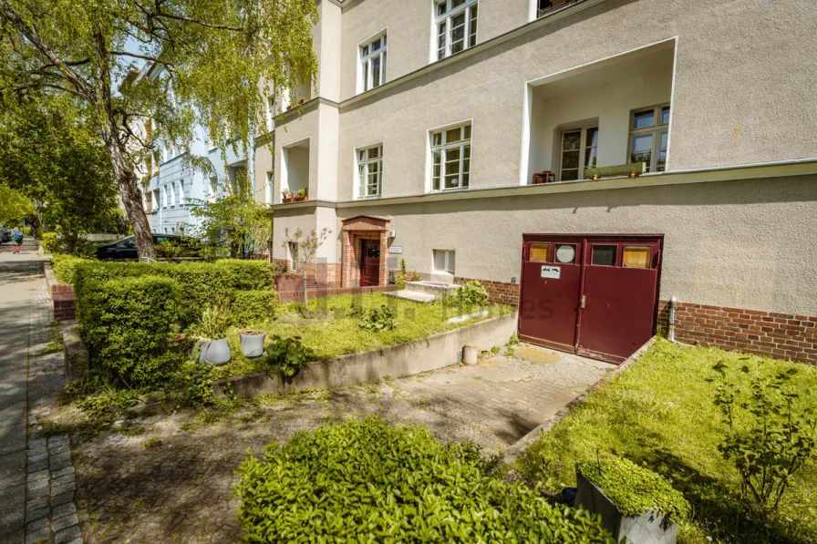 Fassade - Wohnung kaufen in Berlin - Tradition trifft Moderne: 3 Zimmerwohnung langfristig vermietet in Berlin Steglitz