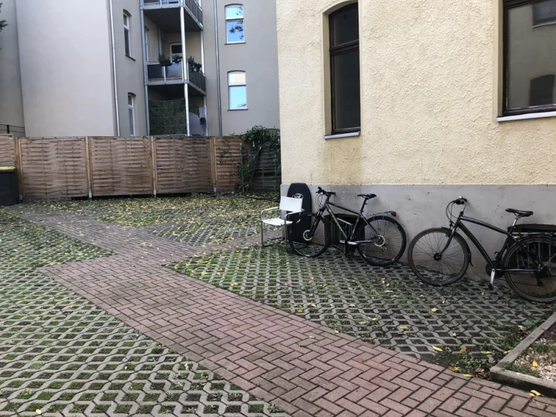 Stellplatz - Grundstück mieten in Halle - Goldberg Immobilien GmbH Neues Angebot: Sicheres Parken!