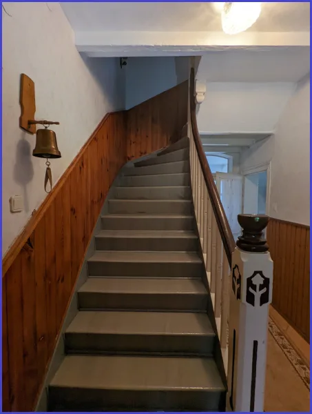 Treppe zum Obergeschoss