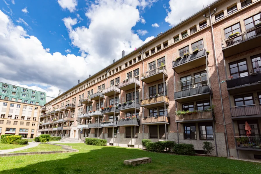 Außenansicht - Wohnung kaufen in Leipzig - Loft in alter Druckerei mit großem Westbalkon |Zentrum-Südost | 2 Stellplätze