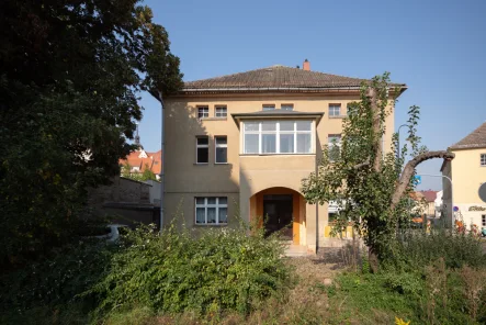 Außenansicht - Haus kaufen in Torgau - Unsaniertes Mehrfamilienhaus direkt am Torgauer Schloss