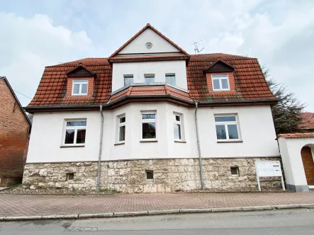 Außenansicht - Wohnung mieten in Riethnordhausen - Gemütliche 3-Raum-Wohnung in ruhiger Lage mit EBK und Stellplatz