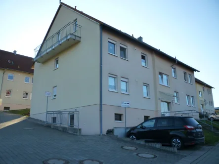 Objekt - Wohnung mieten in Schmalkalden - Idyllischer Ausblick vom himmelblauen Balkon |neuer Bodenbelag|Stellplatz|Keller|Einbauküche