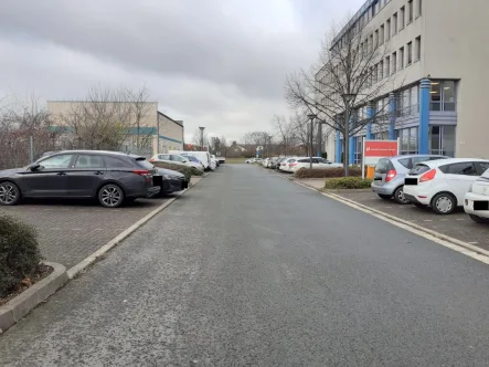 ARB 5-7 Außenstellpätze  - Garage/Stellplatz mieten in Erfurt - Außenstellplatz am Roten Berg 5/7 mit schneller Anbindung an die A71