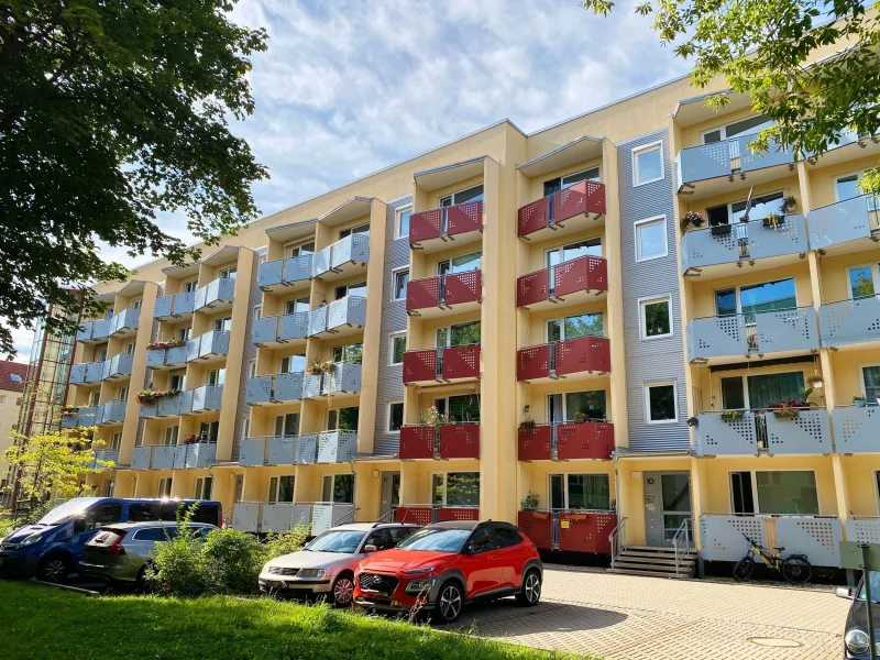 Außenansicht - Wohnung mieten in Erfurt - Gemütliche 3-Zimmer-Wohnung mit 3 Balkonen | optional mit SP