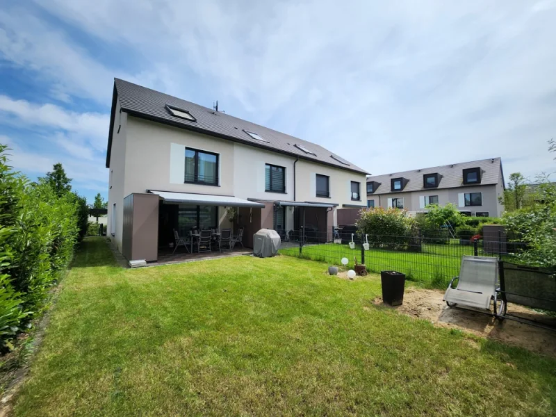 Rückansicht - Haus kaufen in Bottrop - Neuwertiges Familiendomizil mit viel Platz für deine Lieblingsmenschen! Reihenendhaus in Bottrop-Boy