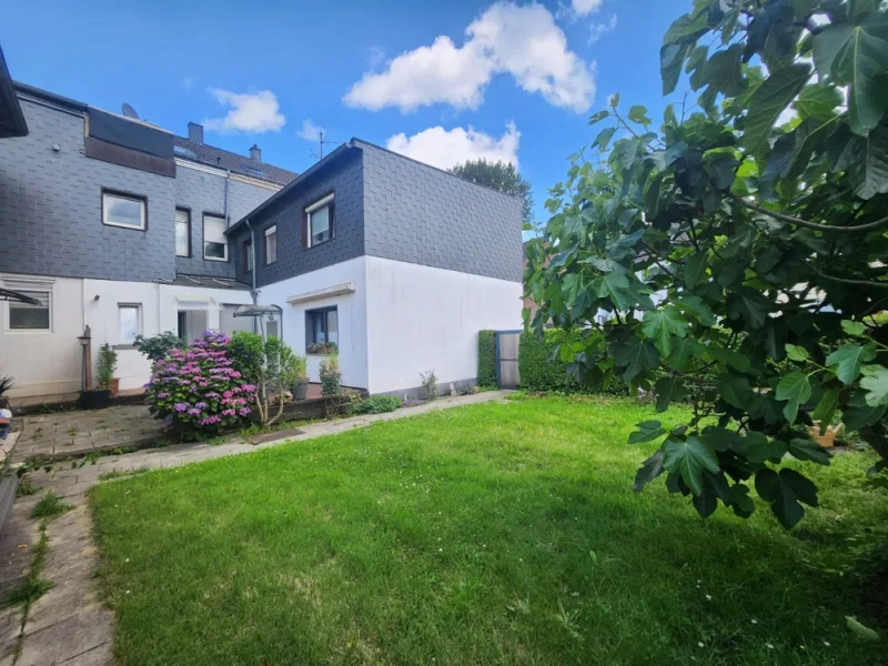 Gemeinschaftsgarteb - Wohnung kaufen in Oberhausen - Haus in Haus - Gepflegtes Reihenmittelhaus in ruhiger Lage Oberh.