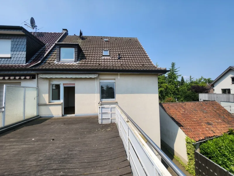 Terrasse - Haus kaufen in Dinslaken - 1-2 Generationen unter einem Dach! Ein ungeschliffener Diamant in beliebter Wohnlage von Dinslaken!