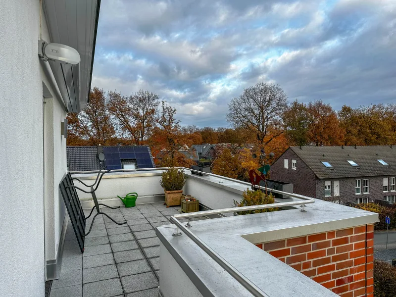 Dachterrasse vorm Büro 1.1