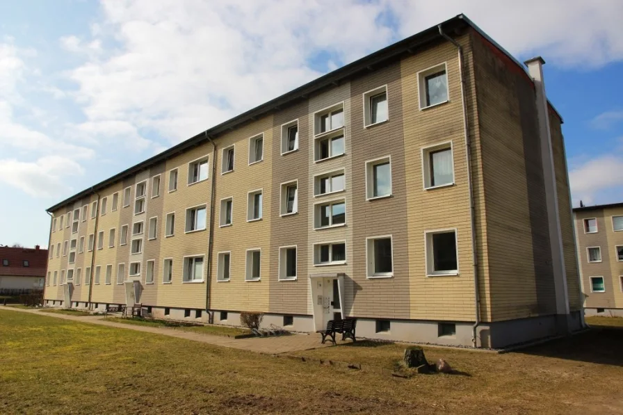 Beispielbild Neubaustraße Wohnhaus - Wohnung mieten in Samtens - 2-Raum Wohnung in Samtens in der Neubaustraße zu vermieten