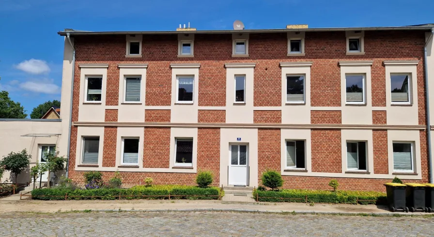 01 Straßenansicht 1000089586 - Haus kaufen in Altefähr - MFH mit 7 Wohnungen auf der Insel Rügen als Kapitalanlage