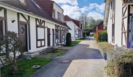 Ansicht Wohnanlage - Wohnung kaufen in Gustow - vermietete Eigentumswohnung mit Südterrasse auf Rügen zu verkaufen