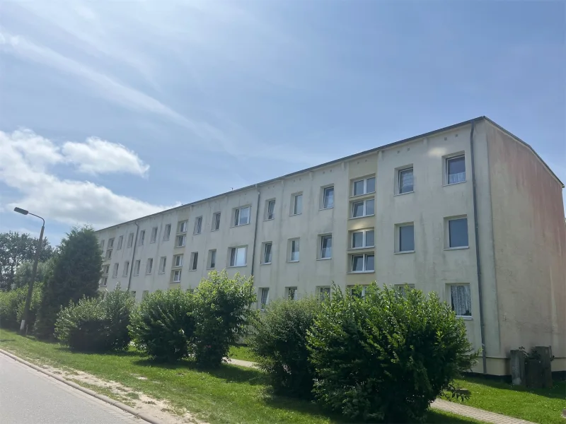 Ansicht Block Maltzien - Wohnung mieten in Garz/Rügen - Neu sanierte 1-Raum-Wohnung in Maltzien zu vermieten