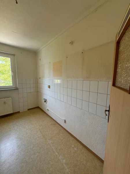 Küche_1 - Wohnung mieten in Stralsund - Heinrich-Heine-Ring 20a 2-Raumwohnung für handwerklich begabte