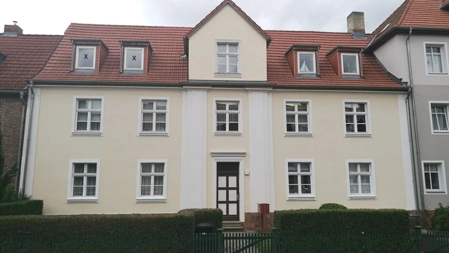 Hausansicht - Wohnung mieten in Stralsund - 1-Zimmer-Stadtwohnung in schöner Umgebung sofort frei!