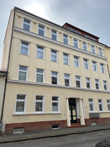 20220413_113918626_iOS - Wohnung mieten in Stralsund - 4-Raumwohnung in der Fährhofstr. 34 zu vermieten (Dachgeschoss)