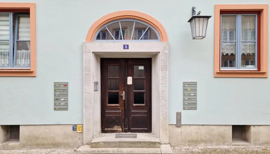 Haustür - Wohnung mieten in Stralsund - renovierte 2-Zimmer-Wohnung in der Altstadt zu vermieten