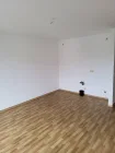 Wohnzimmer mit offener Küche