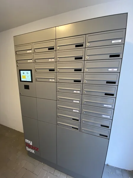 Briefkasten mit Packstation