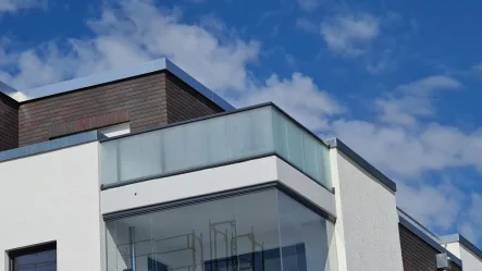 Detail Fassade - Wohnung mieten in Braunschweig - Besichtigung 13.11.!  ANFRAGEN NUR PER MAIL  Dachgeschoss - 3 Zimmer - Dachterrasse - TG - HW9 Whg.25