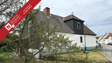 Titelbild - Haus kaufen in Mehlingen - Anschauen lohnt sich - bezahlbares Einfamilienhaus mit Doppelgarage und schönem Grundstück