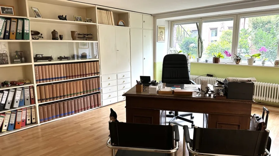 Büro EG