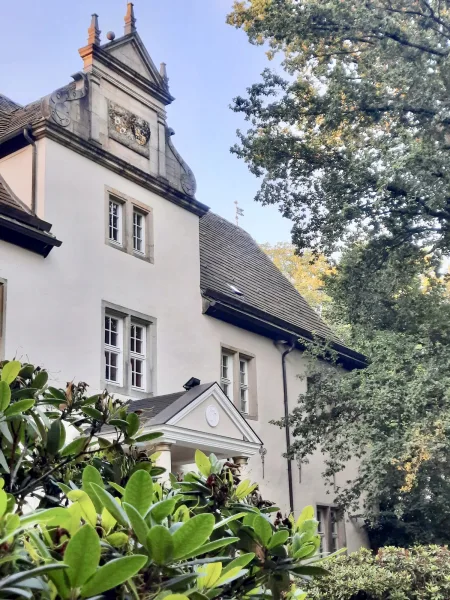 Historisches Wahrzeichen von Alverdissen - Haus kaufen in Barntrup - TRAUMHAFT SANIERTER LANDSITZ / HERRENHAUS / SCHLOSS ALVERDISSEN