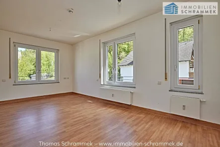 1.Wohn-/Esszimmer - Wohnung mieten in Nachrodt-Wiblingwerde - BARRIEREFREIE SENIORENWOHNUNG IN MODERNER WOHNANLAGE MIT AUFZUG UND TOP SERVICE (+12)