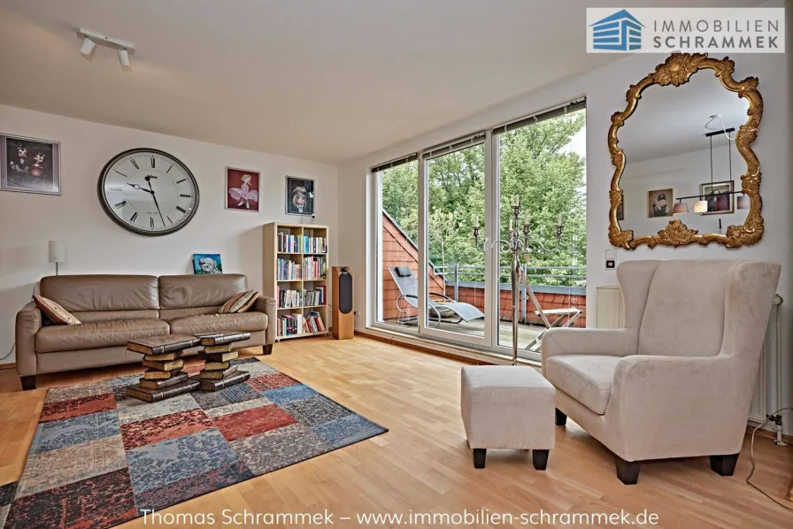 1.Wohn-/Esszimmer - Wohnung kaufen in Iserlohn - HIGHLIGHT – GROSSE UND MODERNE MAISONETTEWOHNUNG MIT HOCHWERTIGER AUSSTATTUNG, LOGGIA U. STELLPLATZ